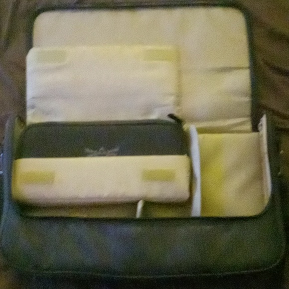 Nintendo switch carrying bag (Zelda BOTW) with matching satchel - Picture 2 of 3